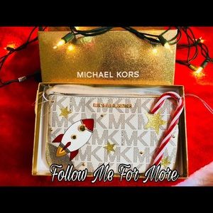 🎄Michael Kors Illustrations Wristlet🎄